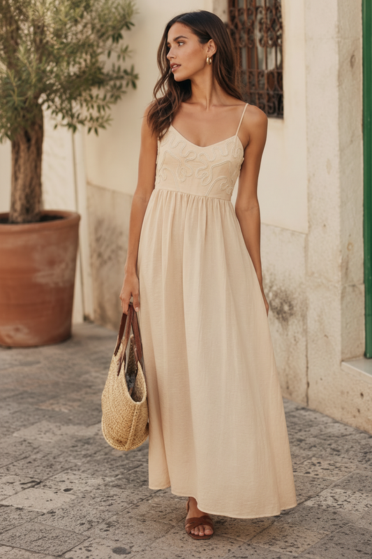 Vestido com Flor Bordada Peito em Crochet