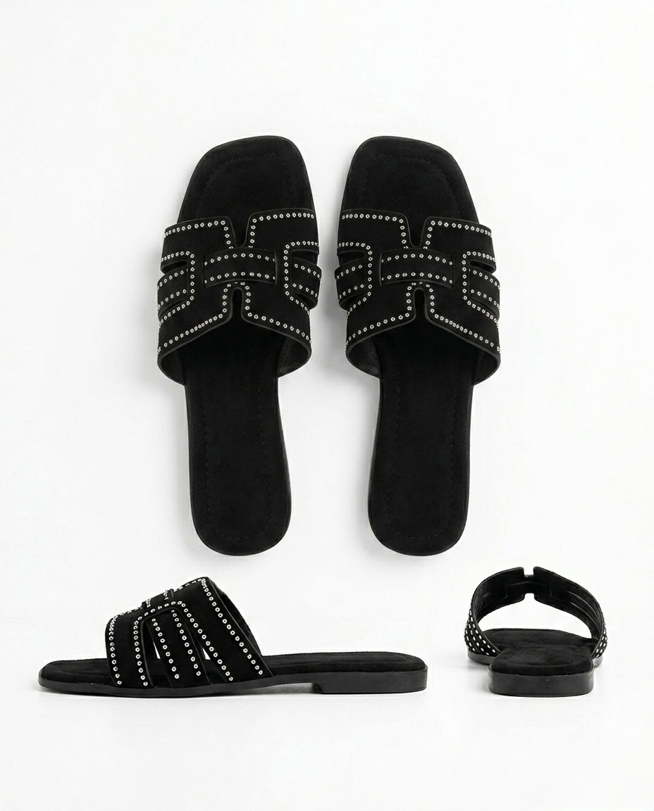 Chinelo com Tachas