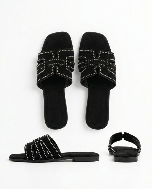 Chinelo com Tachas
