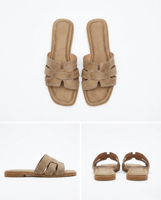 Chinelo com Tachas